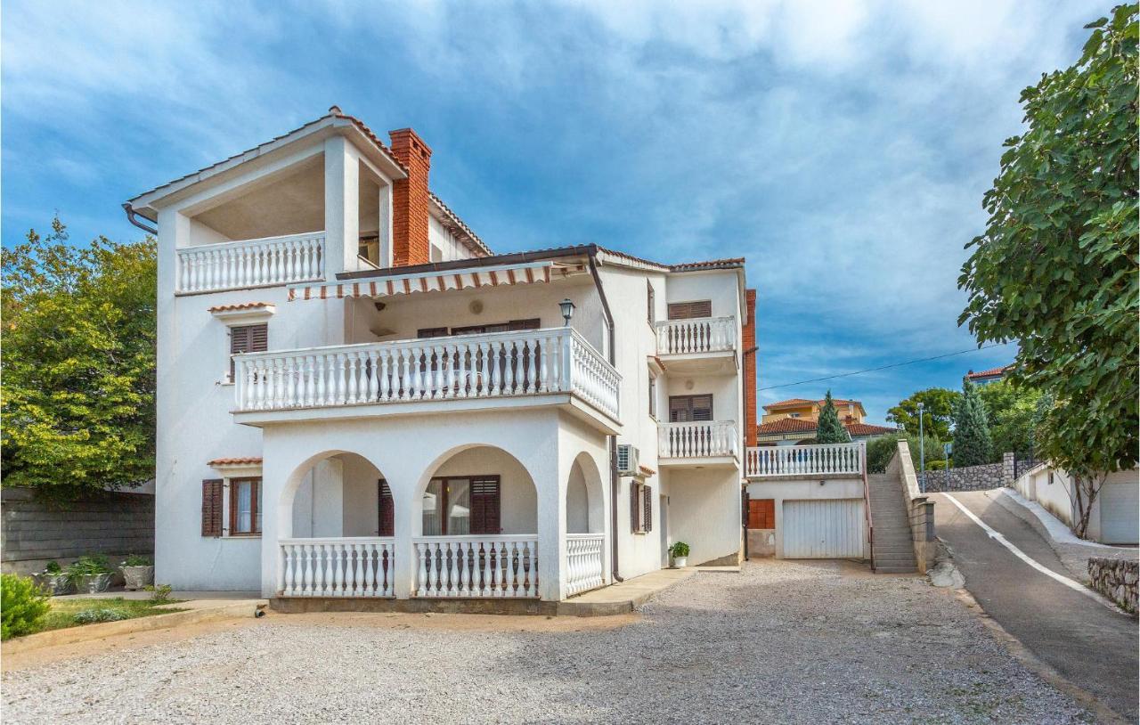 2 Bedroom Beautiful Apartment In Omišalj Екстериор снимка
